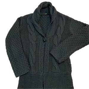 Long black sweater in very good condition